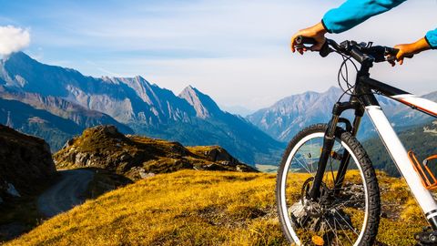 Mountainbiken durch wundervolle Alpenlandschaft