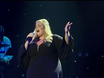 Stars in Concert - Berlins Kultshow mit Ticket und Hotel