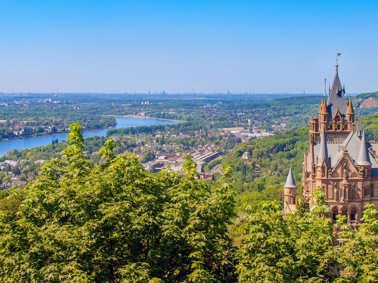 Riverfront Escape am malerischen Rhein