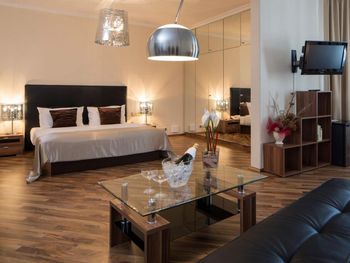 Auszeit 8 Tage mit Frühstück im Eventhotel Pyramide