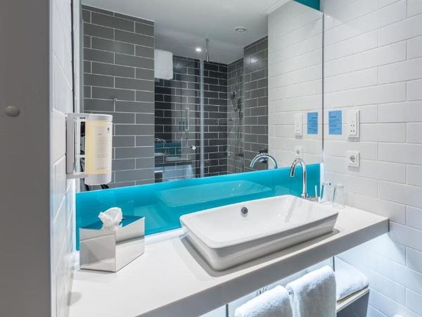 Nahe der Altstadt - 3 Tage im schönen Düsseldorf Holiday Inn Express Düsseldorf - Hauptbahnhof inkl. Frühstück