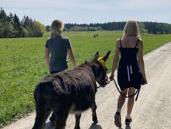 Waldbaden in Thüringen: Feriendorf Idylle & Fasssauna