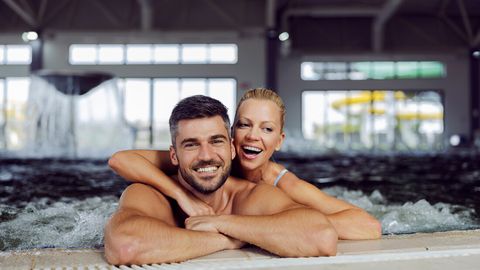Paar in einer Therme