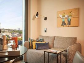 2 Tage im Adina Apartment Hotel mit Frühstück