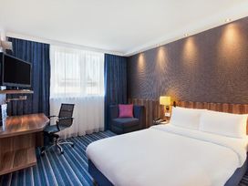 2 Tage mit Frühstück im Holiday Inn Express Augsburg