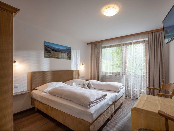 Doppelzimmer (2 Erw. + 1 Kind)