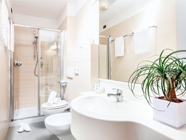 Entspannendes Ambiente - 9 Tage in Lignano Pineta Hotel Helvetia, Friaul-Julisch Venetien inkl. Halbpension