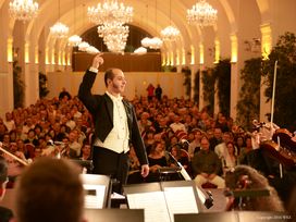 Schloss Schönbrunn Konzert mit Hotel in Wien