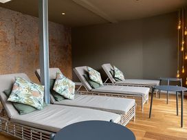 Relax & Stay 4=3