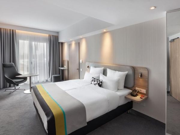 Nahe der Altstadt - 3 Tage im schönen Düsseldorf Holiday Inn Express Düsseldorf - Hauptbahnhof inkl. Frühstück