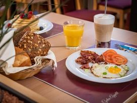 2 Tage Auszeit in der Kaiserstadt mit Therme