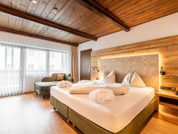 Doppelzimmer STANDARD mit Queensize Bett und Balkon