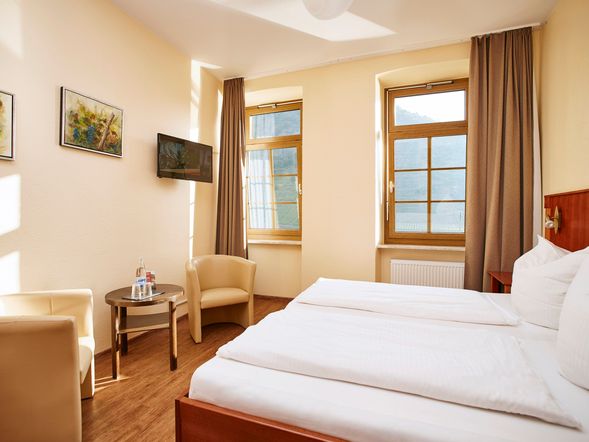 Standard- Doppelzimmer mit Moselblick