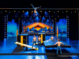 BLINDED BY DELIGHT Friedrichstadt-Palast mit Ticket und Hotel
