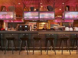 2 Tage Kurzurlaub mit Frühstück im Moxy Frankfurt Eschborn Hotel