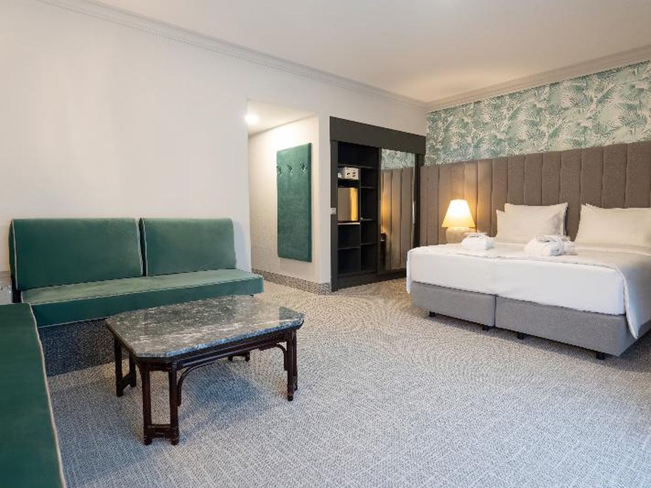 Auszeit 8 Tage mit Frühstück im Eventhotel Pyramide