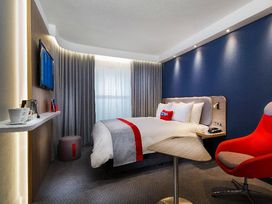 2 Tage mit Frühstück im Holiday Inn Express Wiesbaden