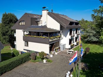 Bild 9 von 16