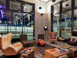 2 Tage Kurzurlaub mit Frühstück im MOXY Vienna Airport