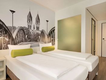 2 Tage Kurzurlaub mit Frühstück im Super 8 by Wyndham Mainz Zollhafen