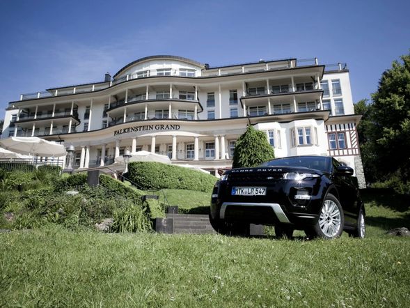 Falkenstein Grand, Autograph Collection