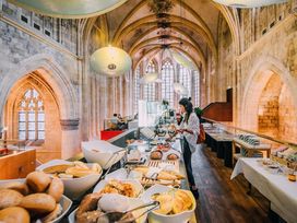 2 Tage im ehemaligen Kruisheren-Kloster übernachten