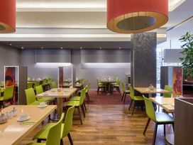 2 Tage mit Frühstück im Hotel Novotel Aachen City