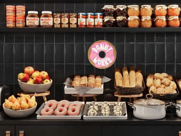 8 Tage Urlaub mit Frühstück im Moxy Hamburg Altona inkl. Frühstück