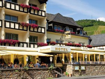 MOTORRADFAHREN AN DER MOSEL