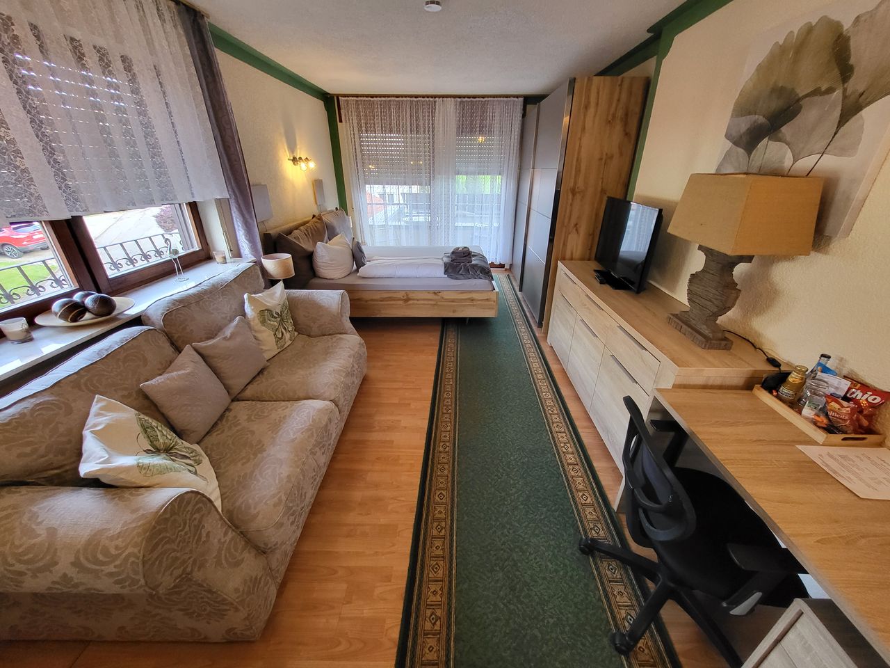 Apartment mit Balkon/Terrasse und Küchenzeile