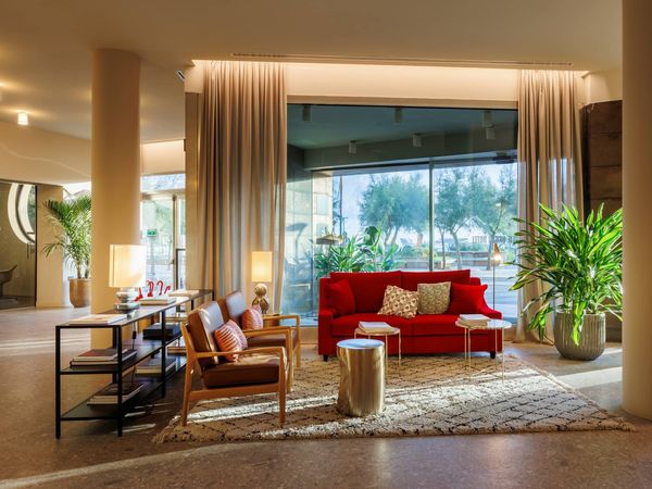 8 Tage zwischen Strand und Bergen mit Halbpension in Pesaro