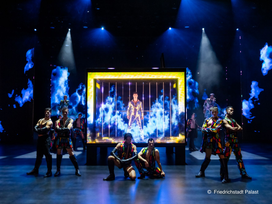BLINDED BY DELIGHT Friedrichstadt-Palast mit Ticket und Hotel