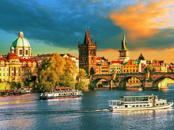 4 Tage im Hotelboot – Prag zu Wasser und zu Land in Prag (Praha) Halbpension