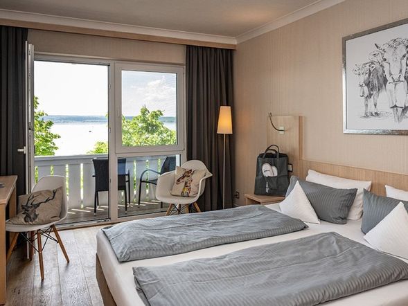 Doppelzimmer zur Seeseite mit Balkon