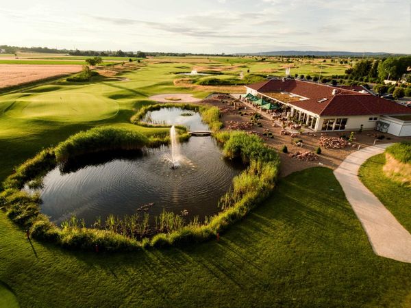 Golfarrangement „The Whole in One“ Sa-So in Niedernberg, Bayern inkl. Halbpension