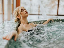 Wellnessauszeit in der Mineraltherme Böblingen 2N