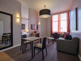 2 Tage im Adina Apartment Hotel Berlin mit Frühstück