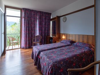 8 Tage im Park Hotel Oasi in Garda mit HP