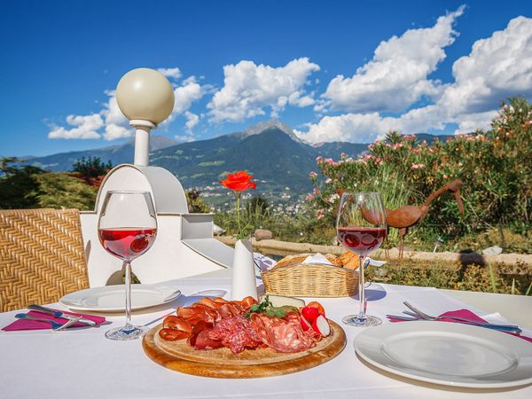 4 Tage 4=3 im Landhaus Kristall – Ihr Logenplatz über Meran in Marling, Trentino-Südtirol inkl. Halbpension