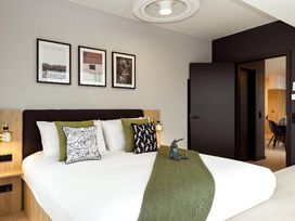 2 Tage im stilvollen Aparthotel am Checkpoint Charlie