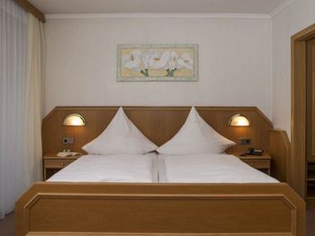 4 Tage im Kurhotel Unter den Linden mit HP