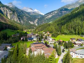 Großglockner-Gipfelstürmer mit Halbpension in Heiligenblut