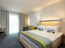 2 Tage Kurzurlaub mit Frühstück im Holiday Inn Express Nuernberg-Schwabach