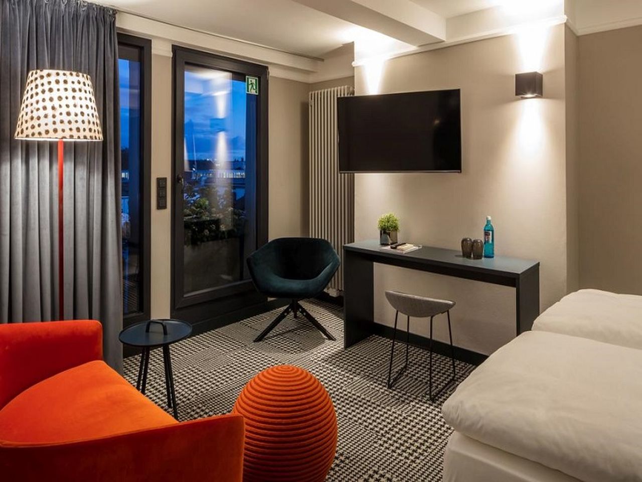 THE MIDTOWN HOTEL