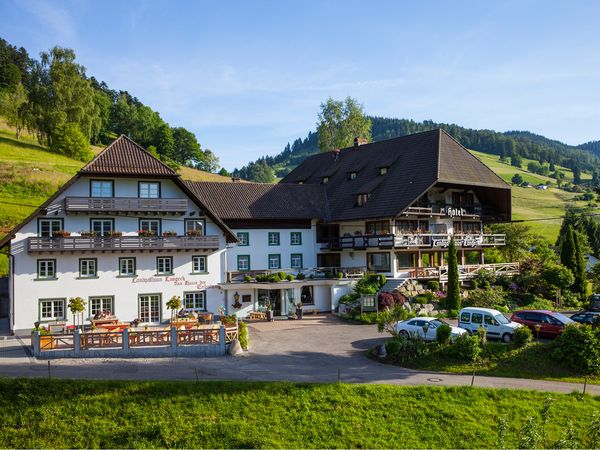 2 Tage Romantische Valentins-Auszeit mit Gaumenfreuden in Münstertal/Schwarzwald, Baden-Württemberg inkl. Halbpension Plus