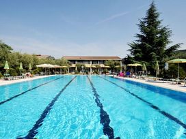 4 Tage im Park Hotel Oasi in Garda mit HP