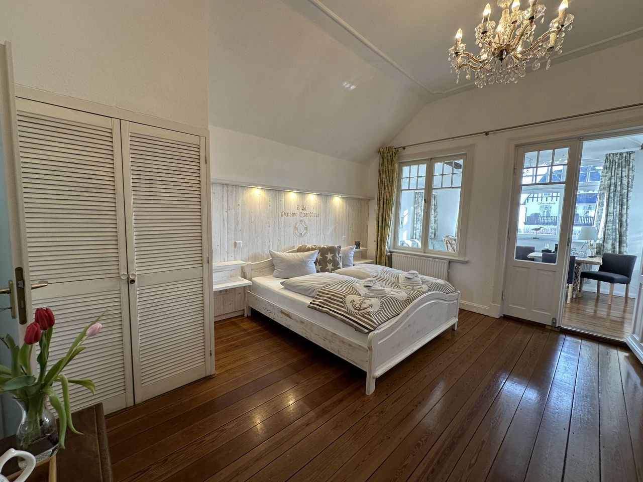 Zimmer Nummer 5: Doppelzimmer Deluxe Meer und Schiffesehen
