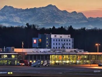 2 Tage Kurzurlaub mit Frühstück im Hotel ibis Friedrichshafen Airport Messe