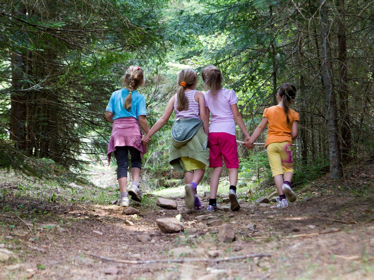 Waldbaden in Thüringen: Feriendorf Idylle & Fasssauna