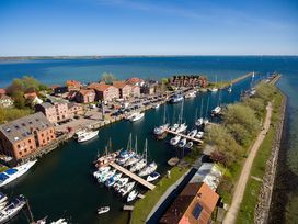 Zeit zu Zweit auf Fehmarn + Badewelt, Dinner & Wein